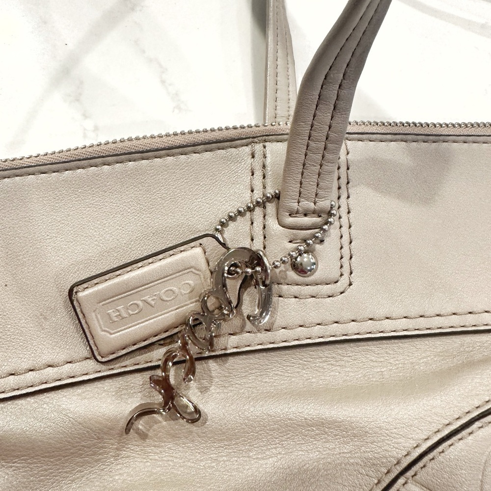 Elegant Cream Tote Bag - Picture 5 of 6